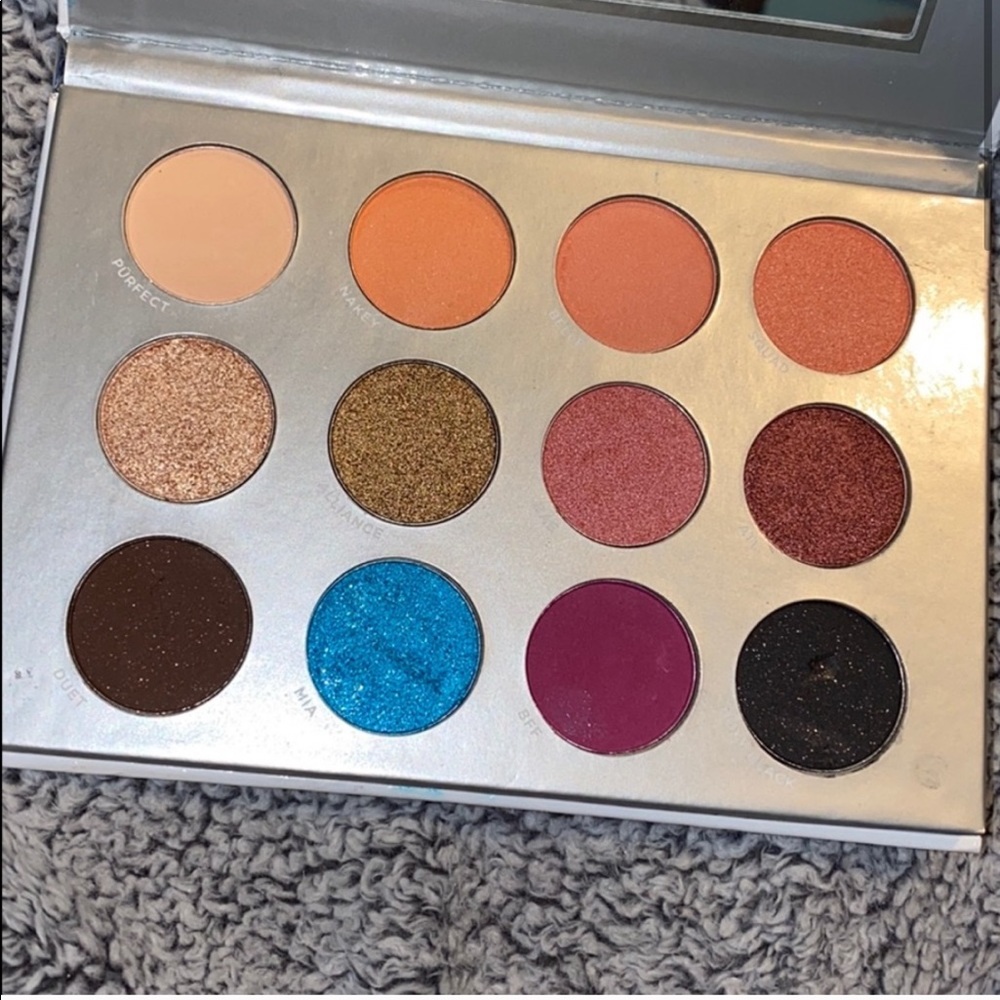 Bundle of all 5 pallets